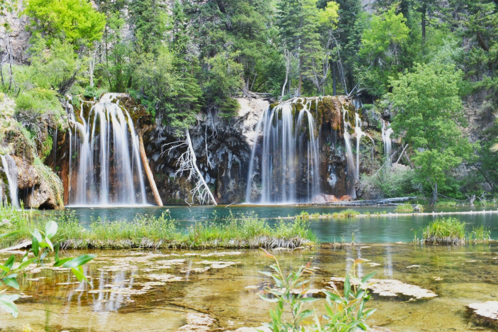 Turquoise Serenity: Hanging Lake's Emerald Oasis