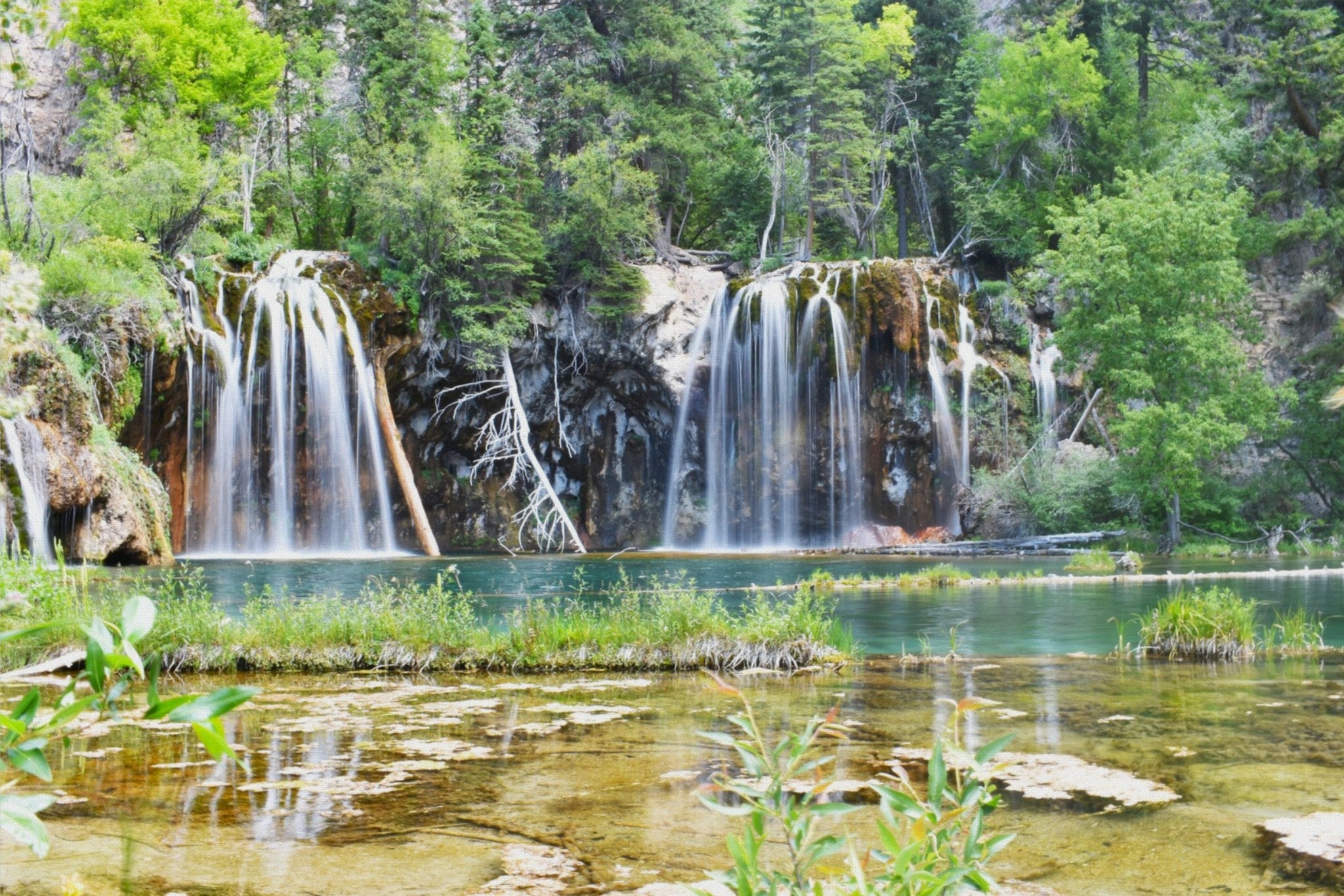 Turquoise Serenity: Hanging Lake's Emerald Oasis