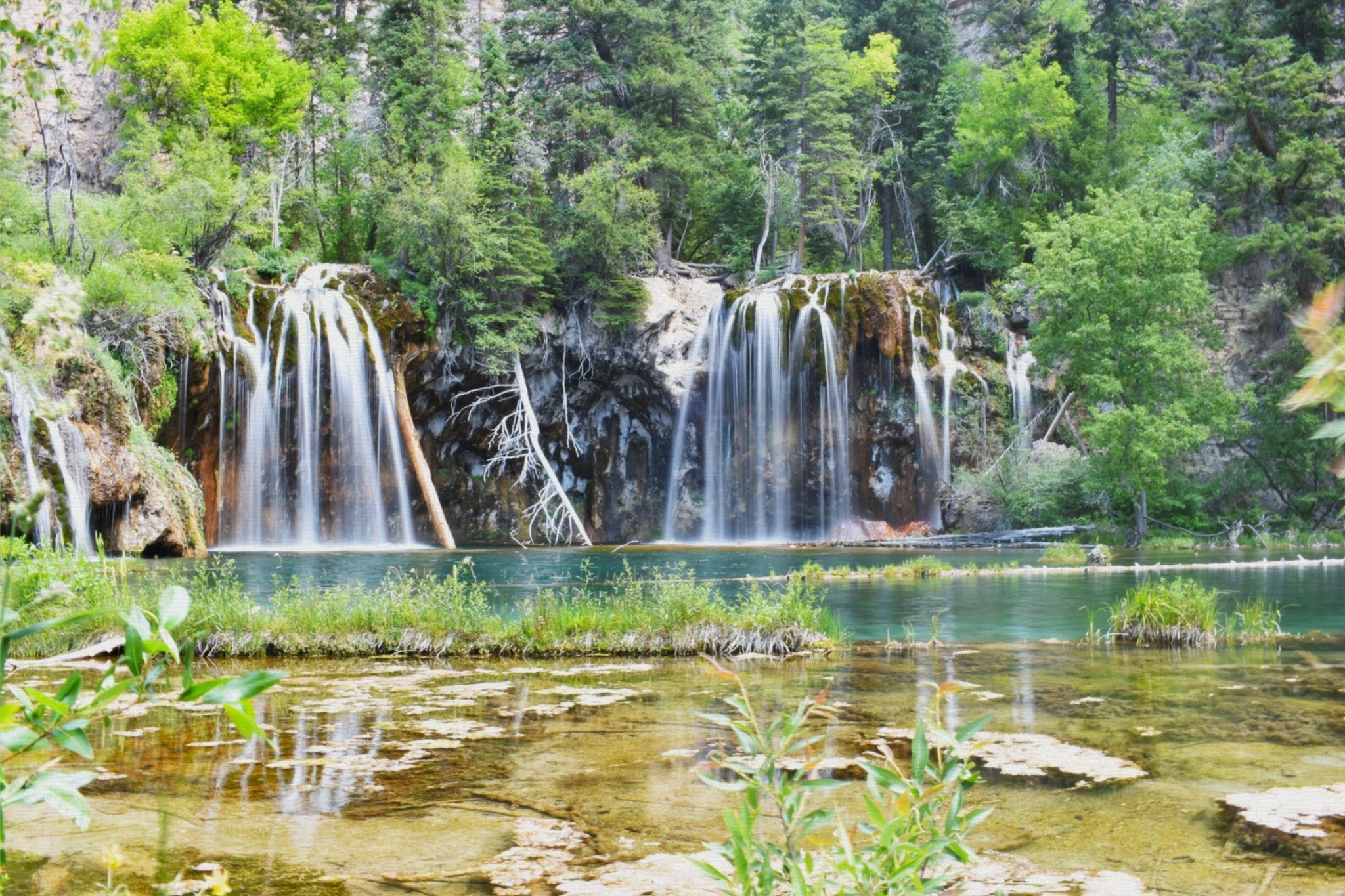 Turquoise Serenity: Hanging Lake's Emerald Oasis